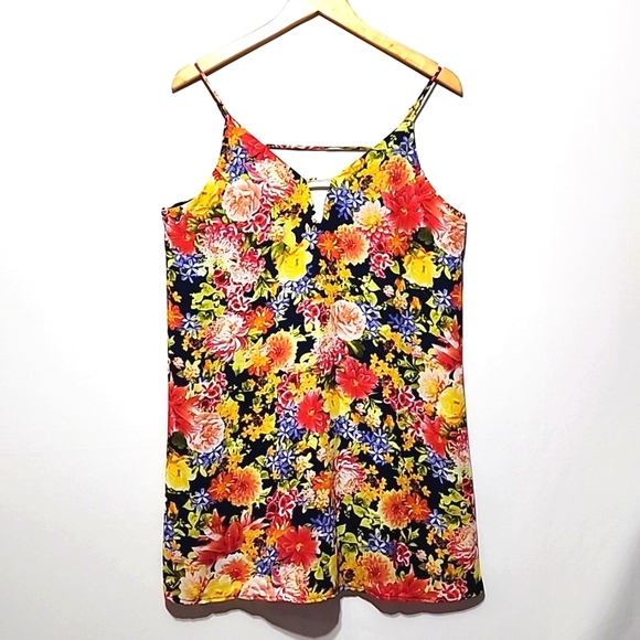 Forever 21 Tops - Forever 21 Contemporary Floral Top